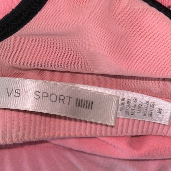 Victoria’s Secret Sports Bra Double Layer Padded Lightly Molded Medium Support - Picture 12 of 13